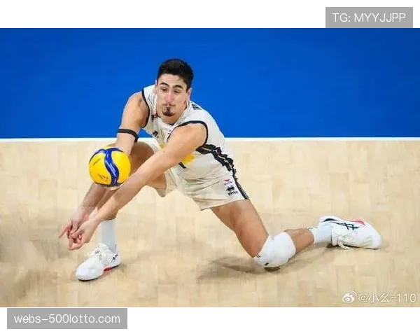 意大利男排接应米切莱托训练中肩部受伤,预计休战六周 意大利男排接应米切莱托训练中肩部受伤,预计休战六周